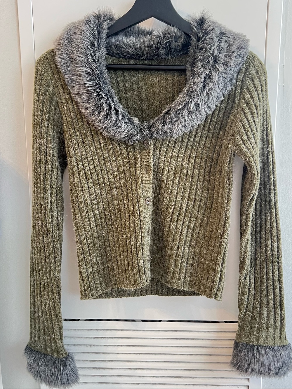 Y2K Green Ribbed Knit Cardigan with Gray Faux Fur Trim - Picture 6 of 7